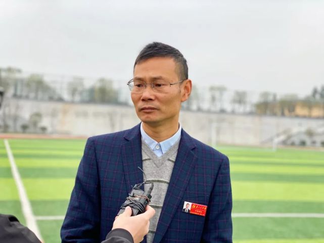 榕江县古州镇第四小学校长 申屠国良:我有35年教龄,作为校长,除了培育