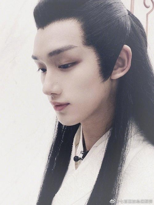 演员2|在《演员2》中丁程鑫妩媚灵气，何昶希男友力十足。这组CP怎样？