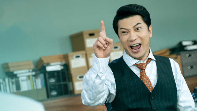 首先是庆余年,庆余年是我个人非常喜欢的一部电视剧,田雨饰演的王启年
