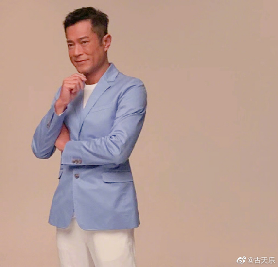 古天乐|捐赠学校，帮演员还债，为老戏骨“如花”治病，50岁古天乐成慈善标杆