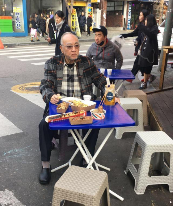 古天乐|捐赠学校，帮演员还债，为老戏骨“如花”治病，50岁古天乐成慈善标杆