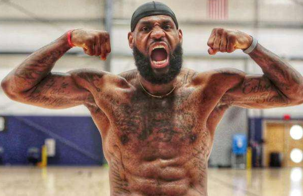 都知道詹姆斯肌肉很强,不过在这4位"怪兽"面前 他也显娇小_腾讯新闻