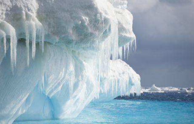 死亡冰柱|海洋里的神秘冰柱，从海面直入海底，所到之处无一生还！