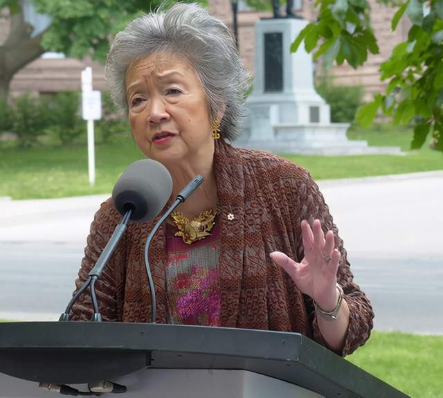 在来到大学之后,伍冰枝并没有放弃努力,在后来的日子里,她成功拿到了