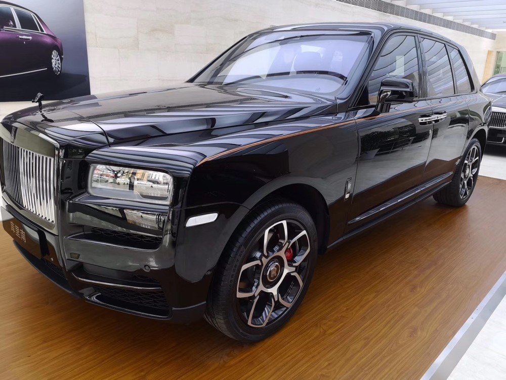 诠释极致奢华落地800万的地表最强suv劳斯莱斯库里南