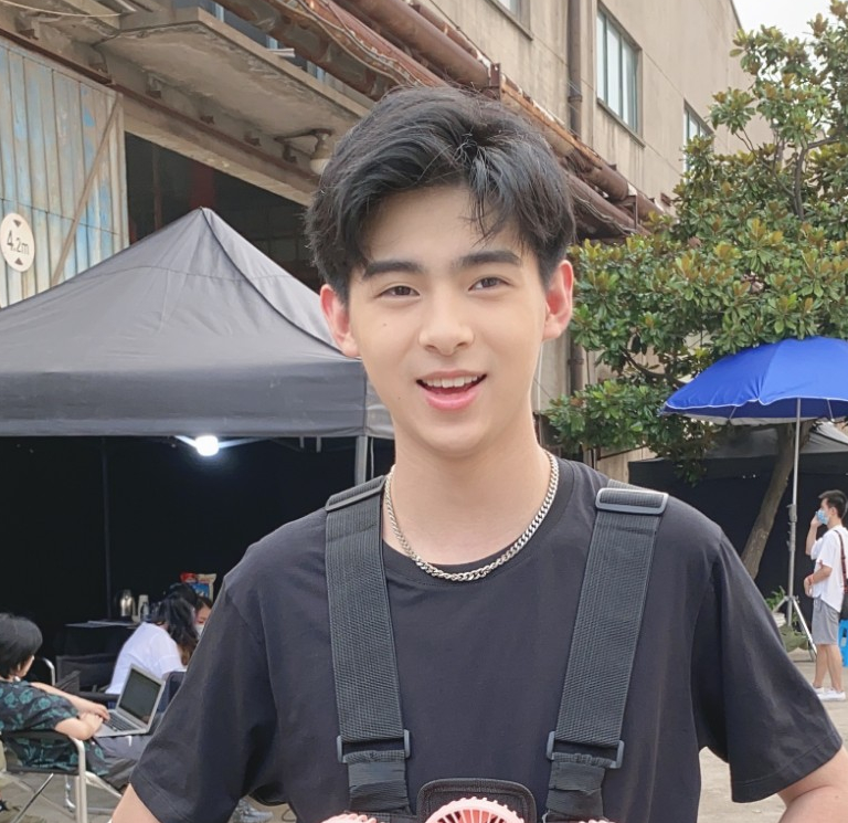 paraboy伞兵是nova电子竞技俱乐部和平精英职业选手,通俗来讲就是职业