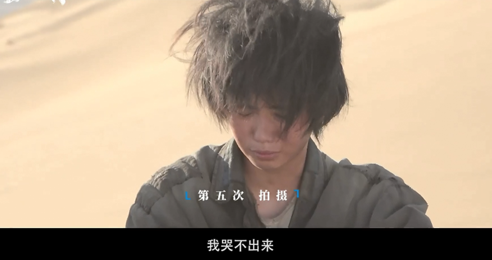 一秒钟|《一秒钟》发布花絮，女主拍戏哭不出来，张艺谋在旁鼓励太有耐心