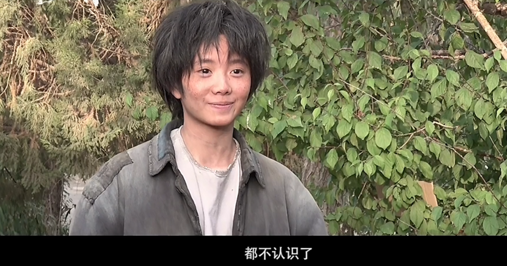 一秒钟|《一秒钟》发布花絮，女主拍戏哭不出来，张艺谋在旁鼓励太有耐心