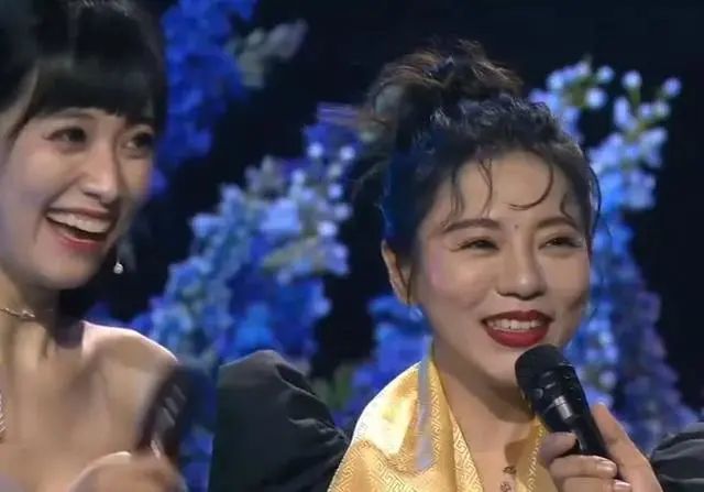 司雯嘉|靠关系成番茄台一姐？她情商堪忧内涵丁当，曾撕抢肖战签名博眼球