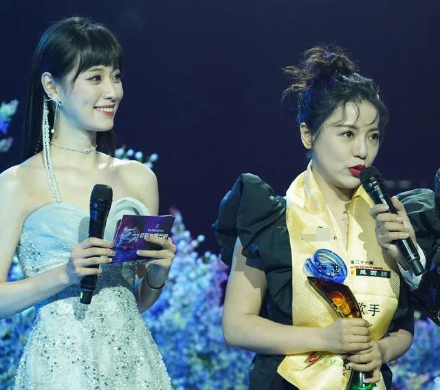 司雯嘉|靠关系成番茄台一姐？她情商堪忧内涵丁当，曾撕抢肖战签名博眼球