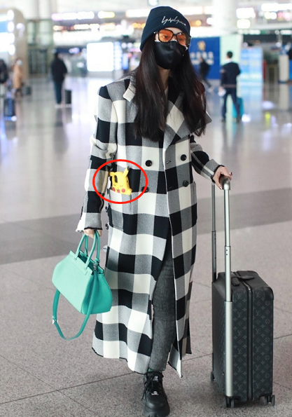 范冰冰|范冰冰被曝双喜临门，将亮相重磅电影盛典，手机壳这一细节疑与李晨复合