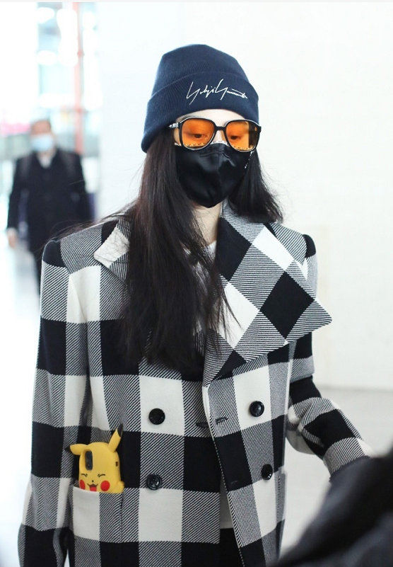 范冰冰|范冰冰被曝双喜临门，将亮相重磅电影盛典，手机壳这一细节疑与李晨复合