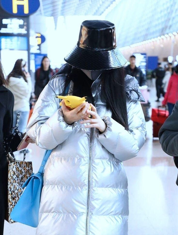 范冰冰|范冰冰被曝双喜临门，将亮相重磅电影盛典，手机壳这一细节疑与李晨复合