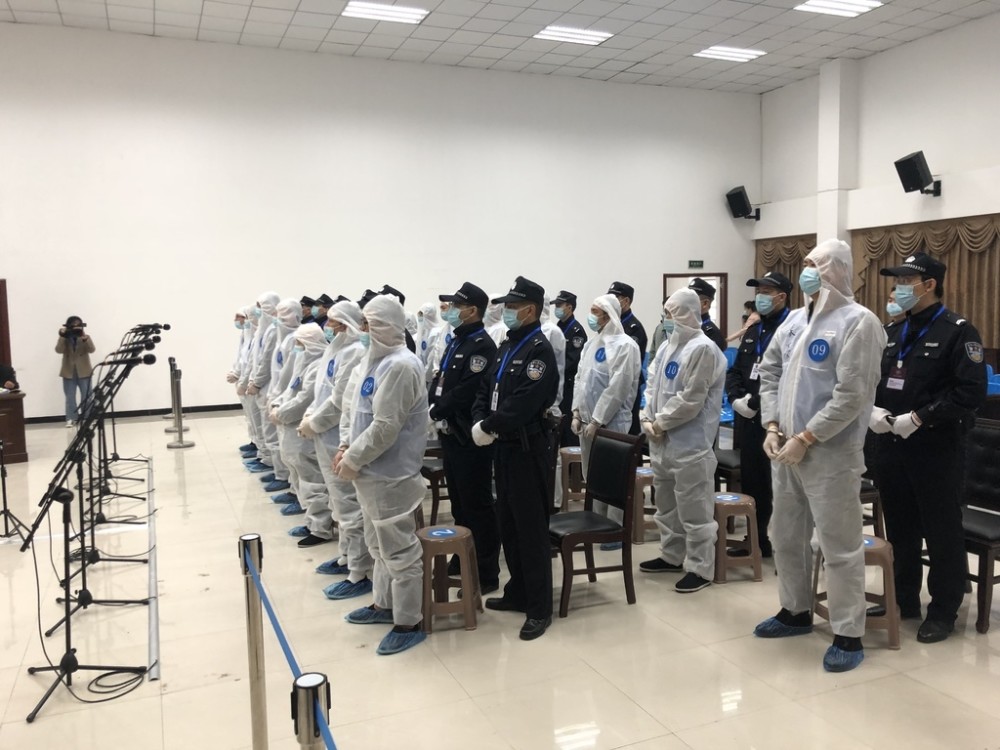 【四川在线】盐亭首起黑社会性质组织犯罪案件开庭,被告年龄最大者已