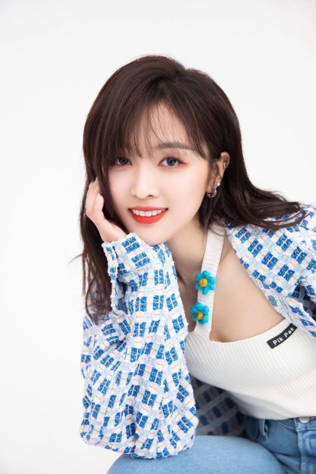 海南富婆吴宣仪,是怎么把3w的名牌穿成30块某宝女郎风的?