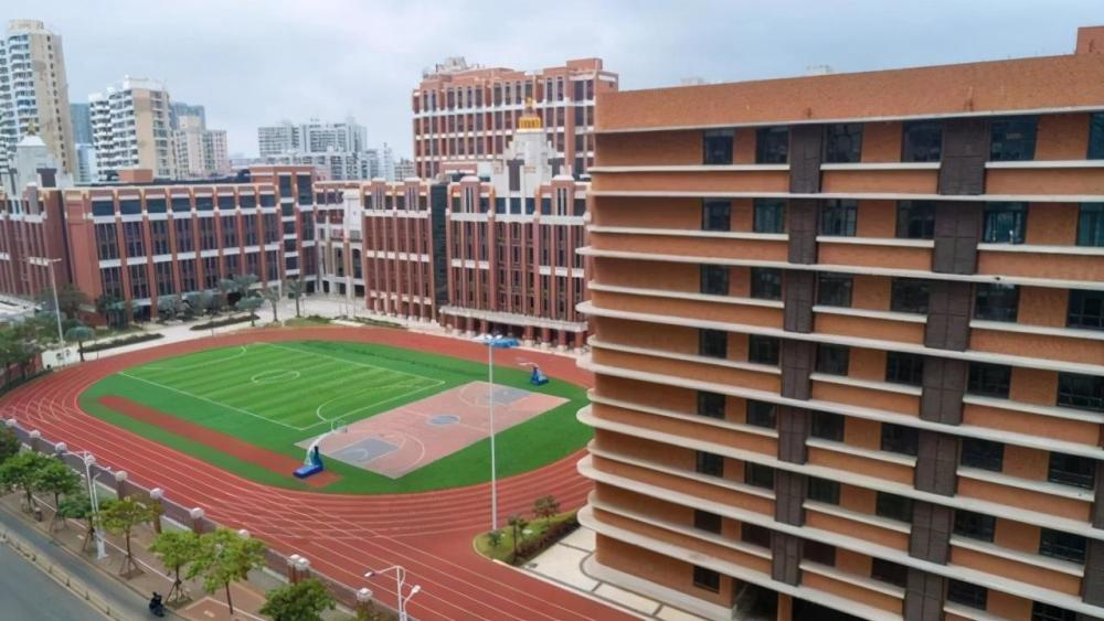 私立学校|公立学校与私立学校谁更强？家长：孩子该如何选择？