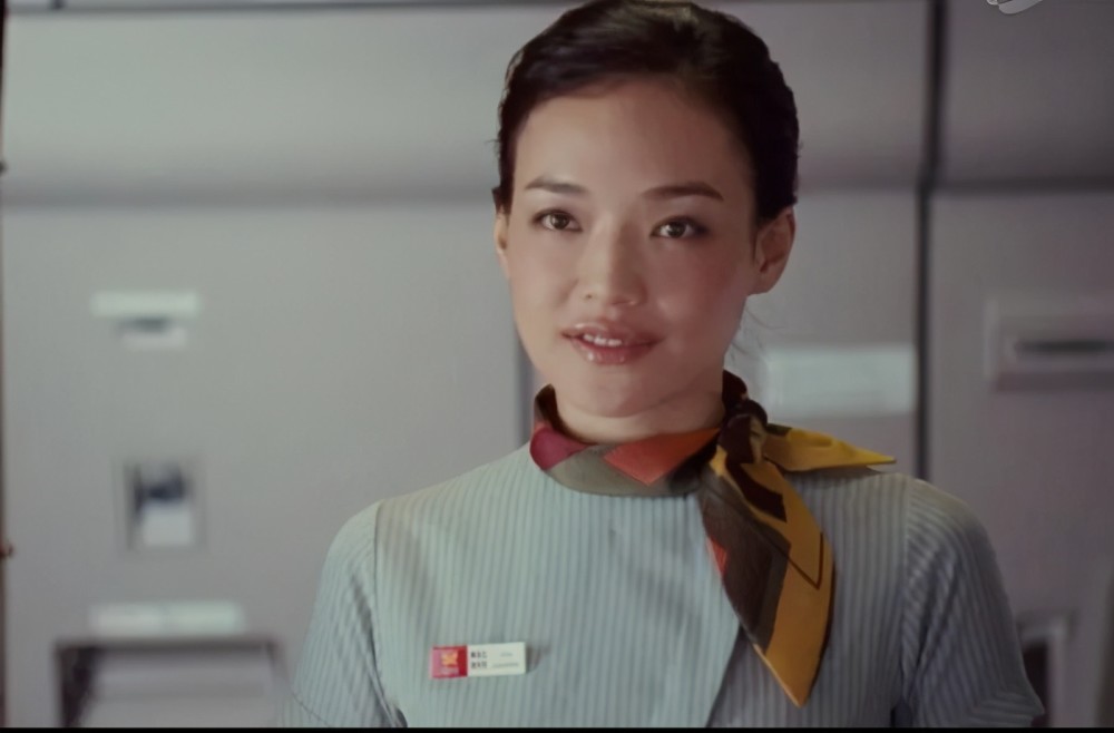 豪门|见明星，嫁豪门？头等舱空乘的日与夜