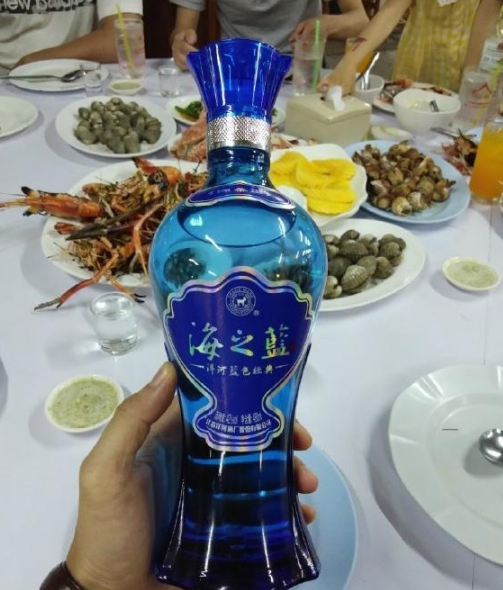 同为白酒14元的牛栏山140元的海之蓝和1400元的茅台差别在哪