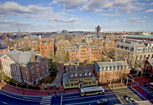 波士顿大学美国排名_最美开学季—看美国波士顿大学的花式迎新爽翻天
