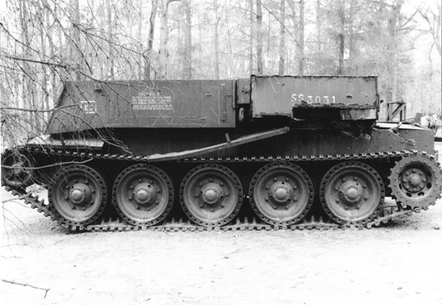 为拖曳17磅反坦克炮而生,二战英国十字军火炮拖车