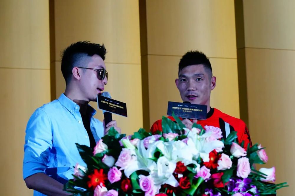 "中国队长"付高峰跨界武林笼中对,结果又会如何呢?