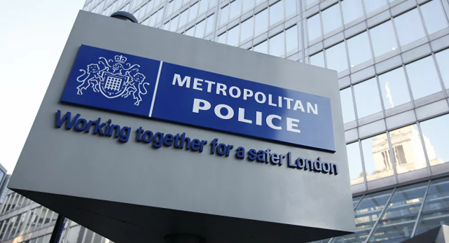 报道称,这名女警官是伦敦大都会警察局(mps)的卧底单位——特别行动组