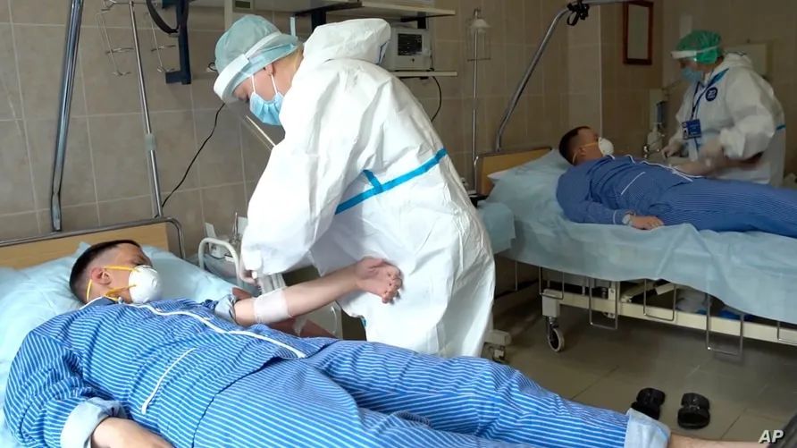 辉瑞|惊！刚刚称新冠疫苗有效性92％ 4名医生接种后确诊！坏消息还在后面…