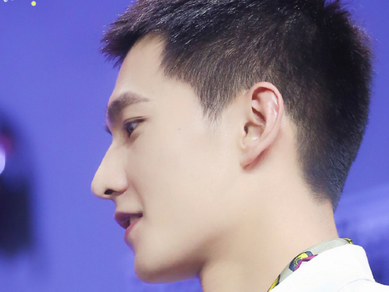 有种整容叫杨洋寸头当镜头放大十倍这颜值谁会扛得住