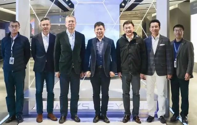 从9月26日华为轮值董事长徐直军,华为智能汽车解决方案bu总裁王军现身