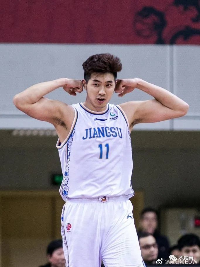 18 : 27 不撸帝 企鹅号 分享 评论 0 中国职业篮球帅哥运动员吴冠希