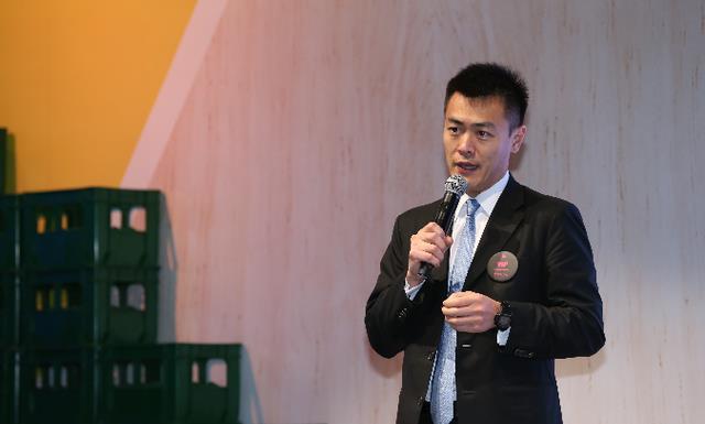 刘鸣炜上《非诚勿扰》相亲,24盏灯全灭,孟非笑了:他爸是刘銮雄_腾讯