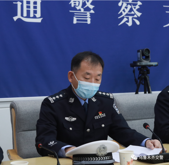乌鲁木齐市公安局交警支队车辆管理所驾管科科长姜小东随着我国人民