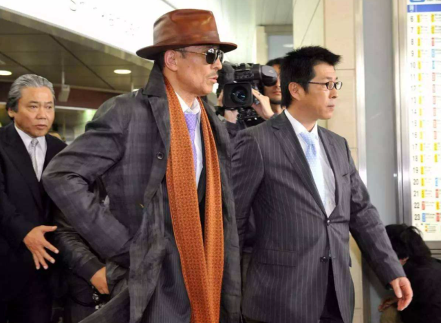 如龙 中的桐生一马 真实原型到底是阿部宽还是高仓健 桐生一马 高仓健 如龙 阿部宽 日本 娱乐 田冈一雄