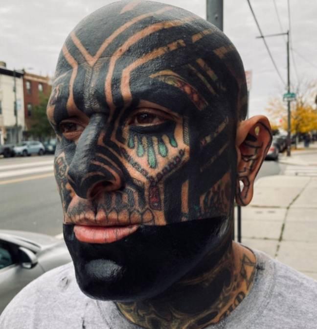 美国男子花费65万人民币疯狂纹身,浑身上下疯狂覆盖_腾讯新闻