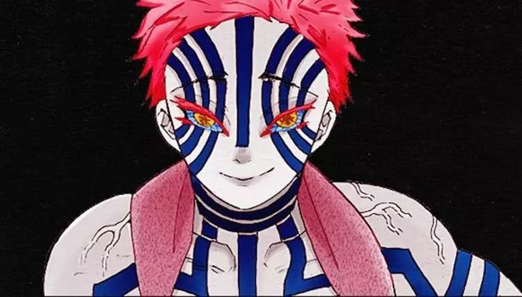 三爷的实力可以说是强的可怕,一登场就在四招之内,秒杀炎柱炼狱大哥.