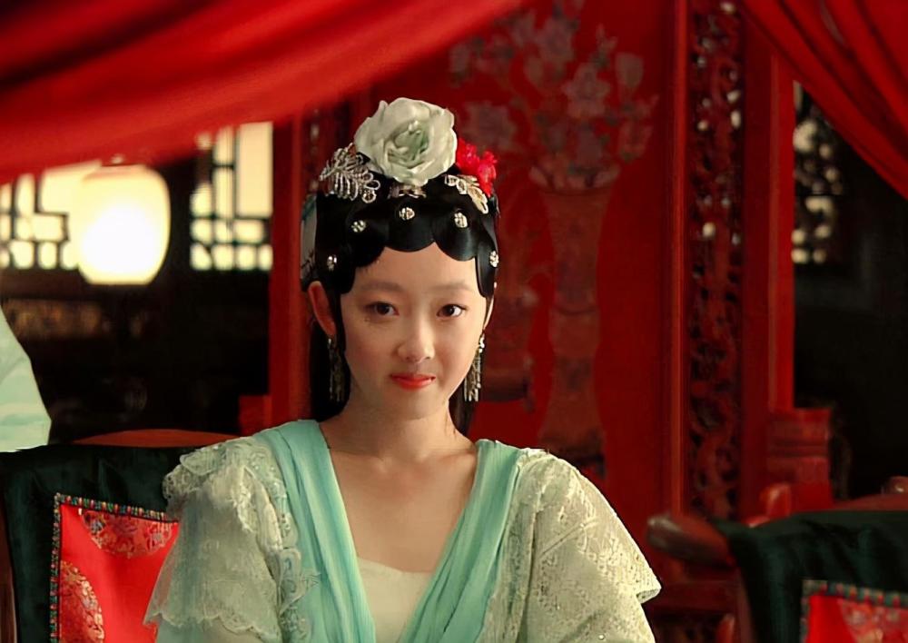 可以说,新红楼的失败,从导演的选角演员就可见一斑.