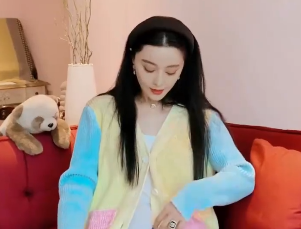 范冰冰|范冰冰被造谣怀孕，她现身机场脱外套秀蛮腰，力证自身清白