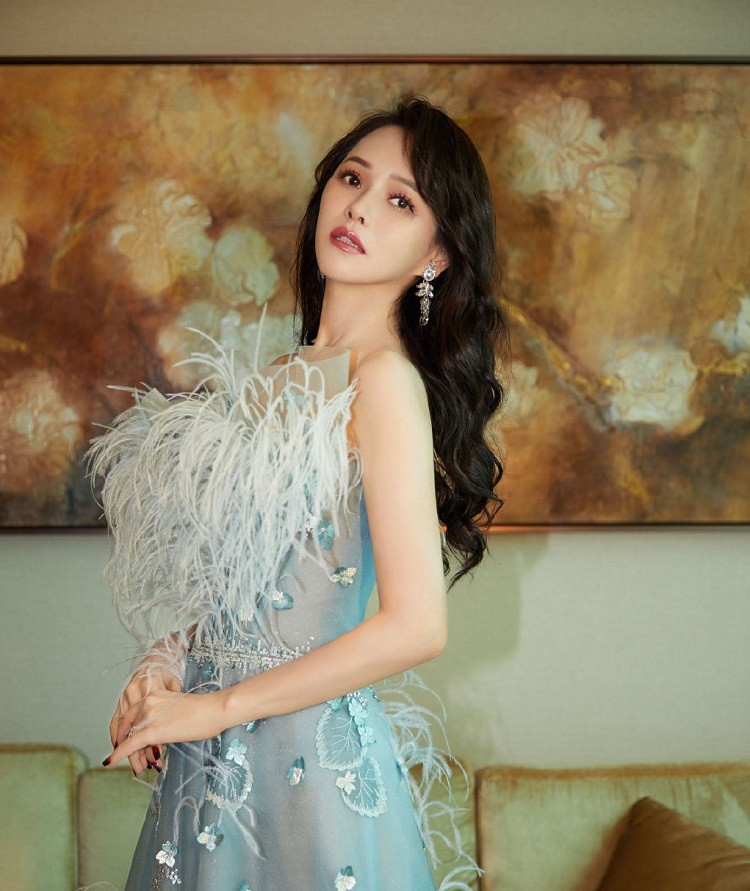 伊能静|伊能静购买的900件商品到货了？看她录制节目时，快递多得要用推车