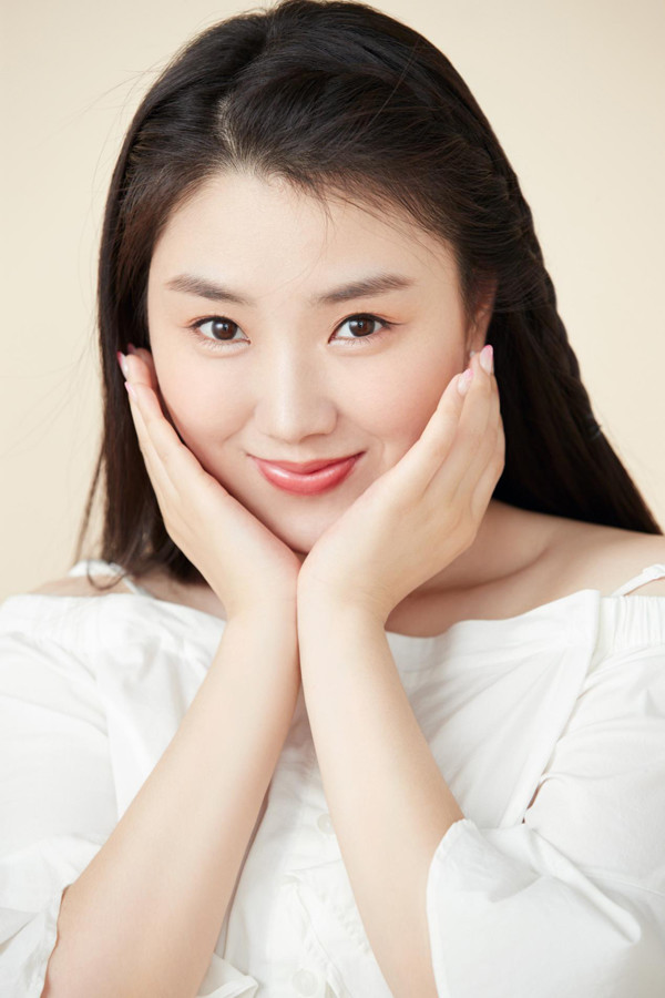 歌手肖洋早年写真曝光 洋溢暖暖微笑暖人心扉