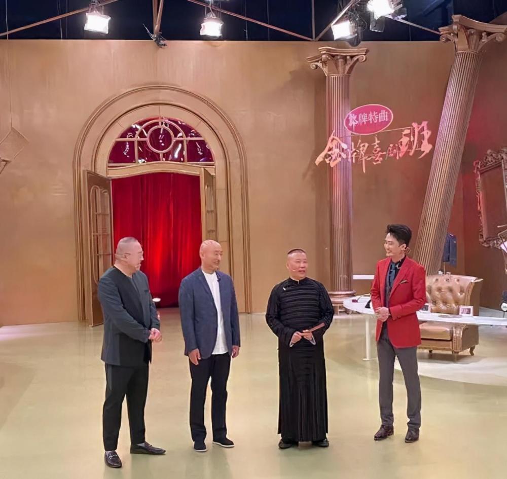 金牌喜剧班|央视《金牌喜剧班》开录，陈佩斯C位，看到他的鞋，还真是个爷