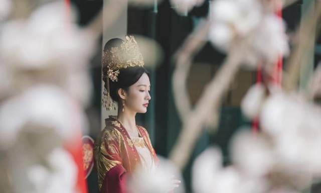 樊素|黄四娘家花满蹊，杜甫笔下黄四娘是何人，是歌姬还是寡妇？