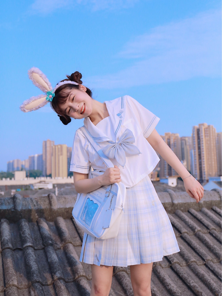 夏日冰淇淋jk制服拍照屋顶拍照