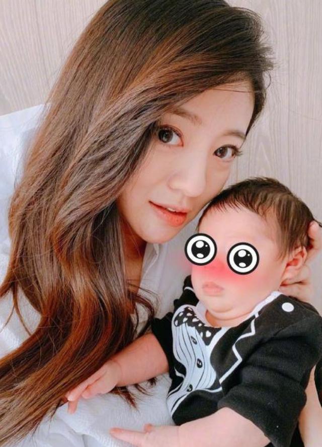 陈乔恩|陈乔恩探望安以轩二胎女儿，透露宝宝颜值超高，甚至比亲妈还美