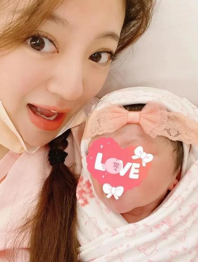 陈乔恩|陈乔恩探望安以轩二胎女儿，透露宝宝颜值超高，甚至比亲妈还美