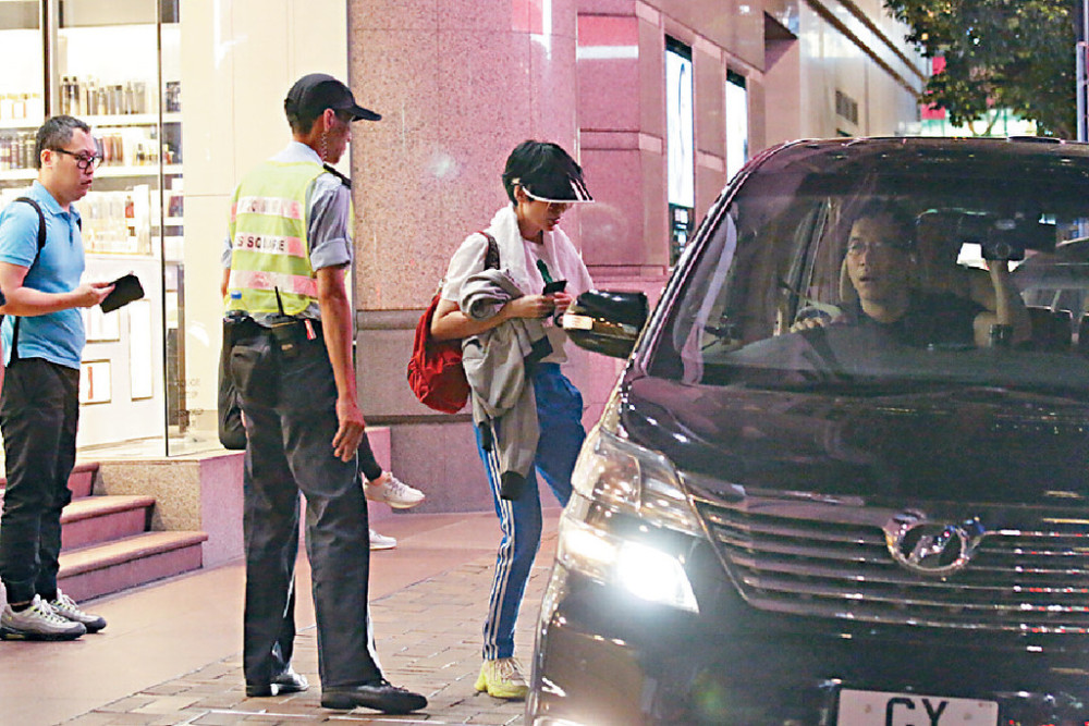 孙佳君|周星驰前任孙佳君近照，46岁仍显娇媚，曾斥资近一亿无贷款买豪宅