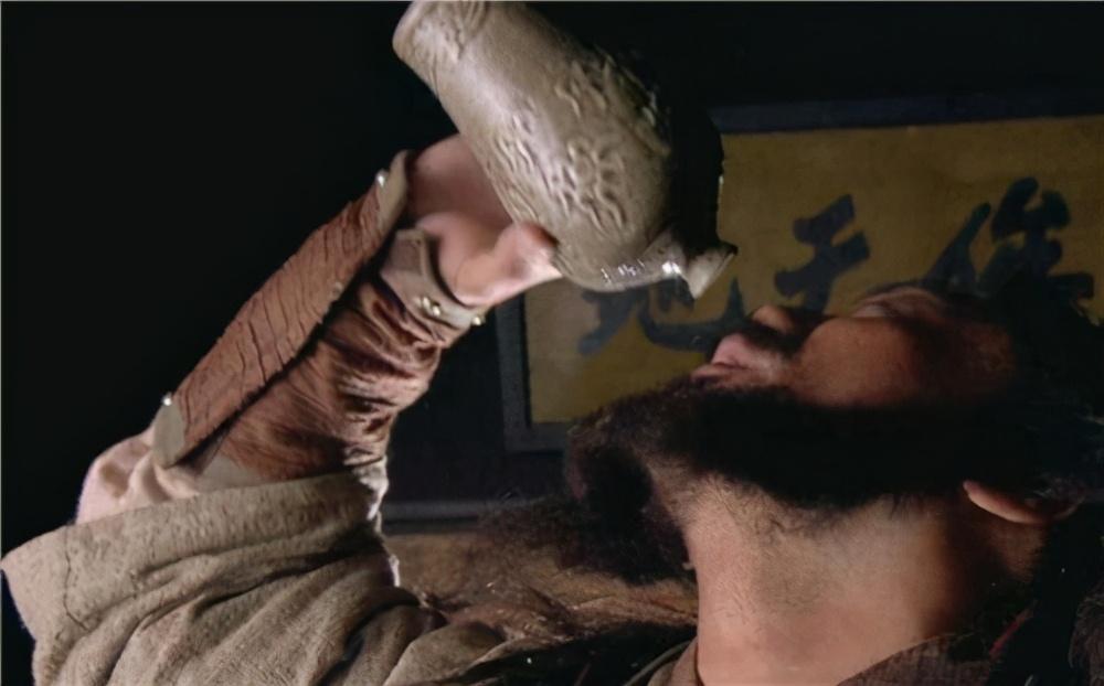 李逵喝下毒酒后,才识破宋江伪善一面,说了19个字,字字戳心