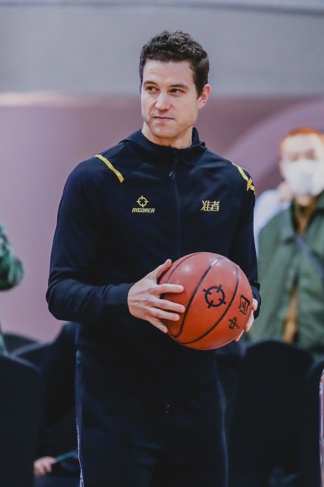 "寂寞大神"喜获本土品牌赞助合同:我是cba赛场上的狙击手|吉默·弗雷