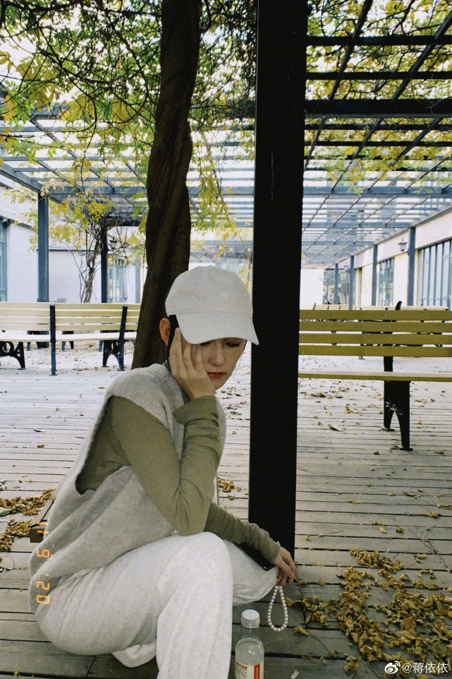 蒋依依抹茶味自拍来啦青春气息尽显清纯