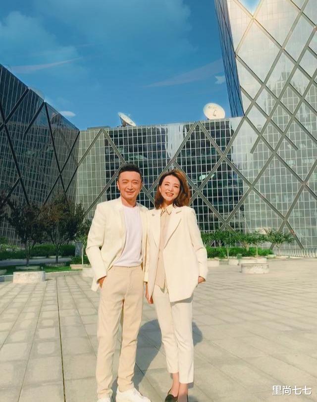 央视主持天团聚首,董卿尼格买提"撞衫",李思思张蕾造型太闺蜜