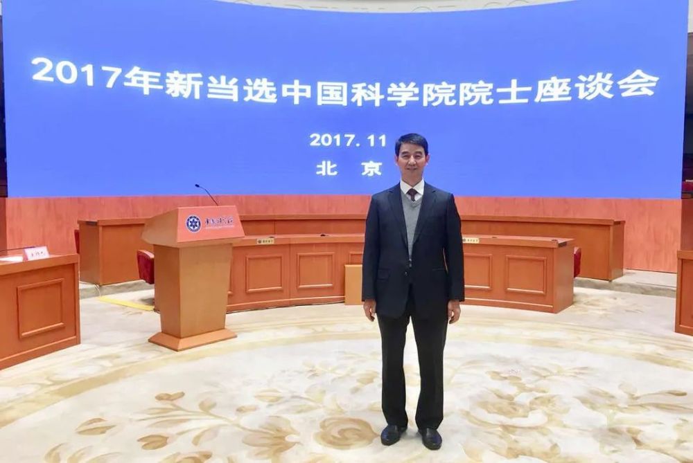 朱荻教授2011年当选 中国科学院院士